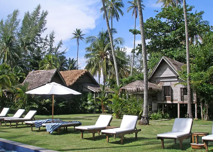 Bon Ton Antique Wooden Villas